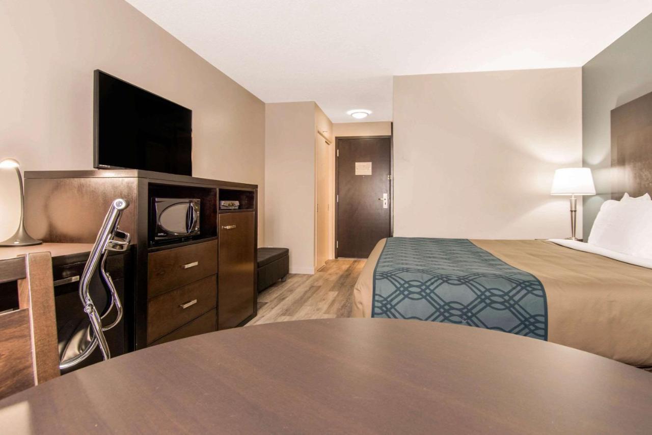 Econo Lodge Inn & Suites Saint Apollinaire Exterior foto