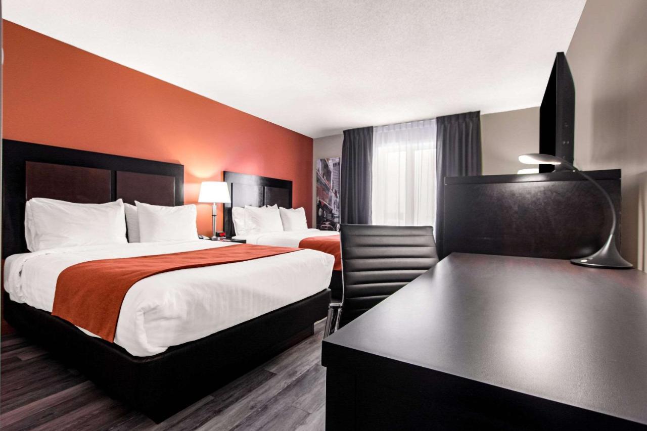 Econo Lodge Inn & Suites Saint Apollinaire Exterior foto