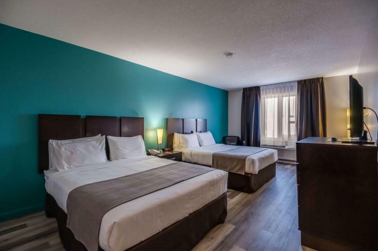 Econo Lodge Inn & Suites Saint Apollinaire Exterior foto