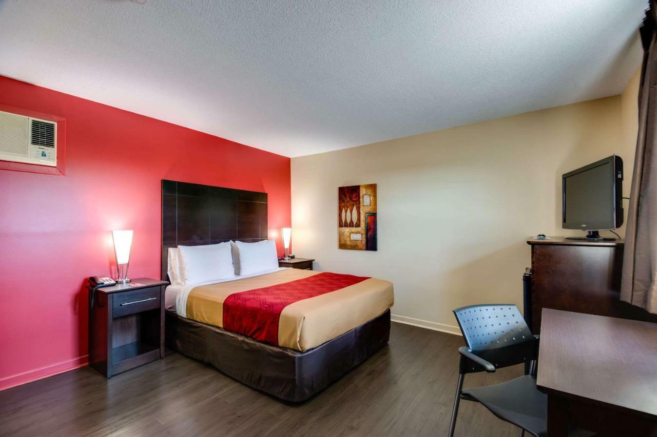 Econo Lodge Inn & Suites Saint Apollinaire Exterior foto